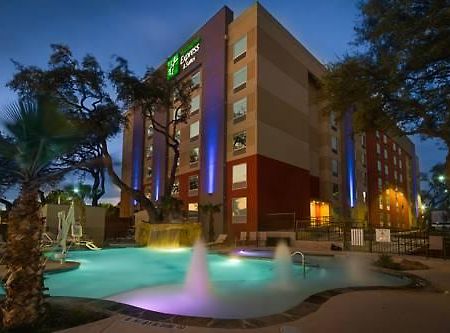 H I Express & Suites San Antonio Medical-Six Flags Экстерьер фото