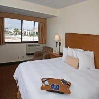 H I Express & Suites San Antonio Medical-Six Flags Экстерьер фото